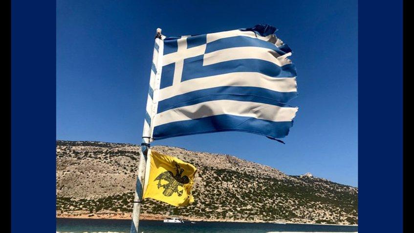 «Άφρισαν» οι Τούρκοι για τις ελληνικές και βυζαντινές σημαίες που ανεμίζουν σε νησί: «Είναι το 20ο που έχουν καταλάβει»