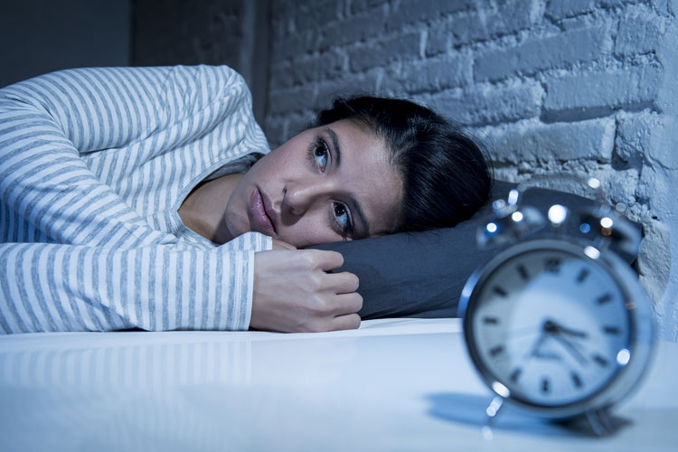 Οκτώ τρόποι για να σας ξαναπάρει ο ύπνος αν ξυπνήσατε μέσα στο βράδυ και δεν μπορείτε να ξανακοιμηθείτε