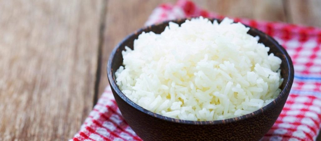 Πότε πρέπει να μπαίνει το μαγειρεμένο ρύζι στο ψυγείο; – Οι ειδικοί απαντούν (βίντεο)
