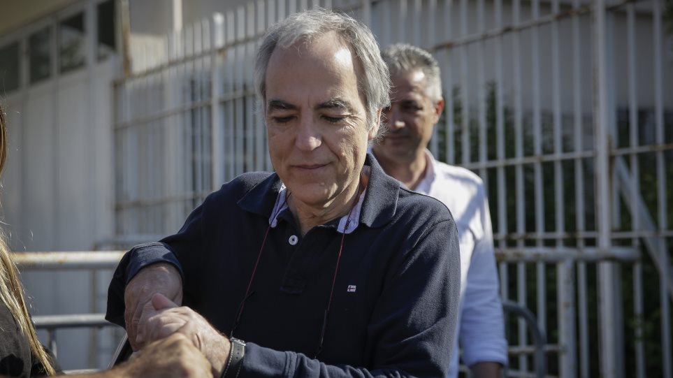 Επιστολή των συγγενών θυμάτων του Δ.Κουφοντίνα: «Σταμάτα την απεργία πείνας – Πήγαινε στα δικαστήρια»