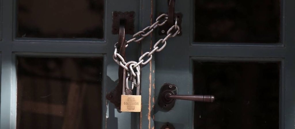 Μειώθηκαν τα λουκέτα σε καταστήματα το 2020 παρά την οικονομική κρίση