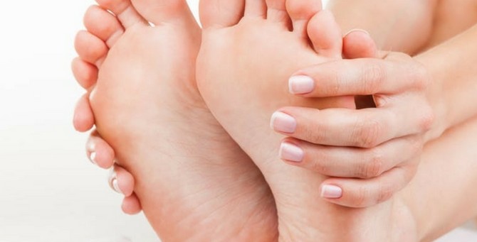Πέλματα που ξεφλουδίζουν: Ποια είναι η αιτία – Ξηροδερμία ή κάτι πιο σοβαρό