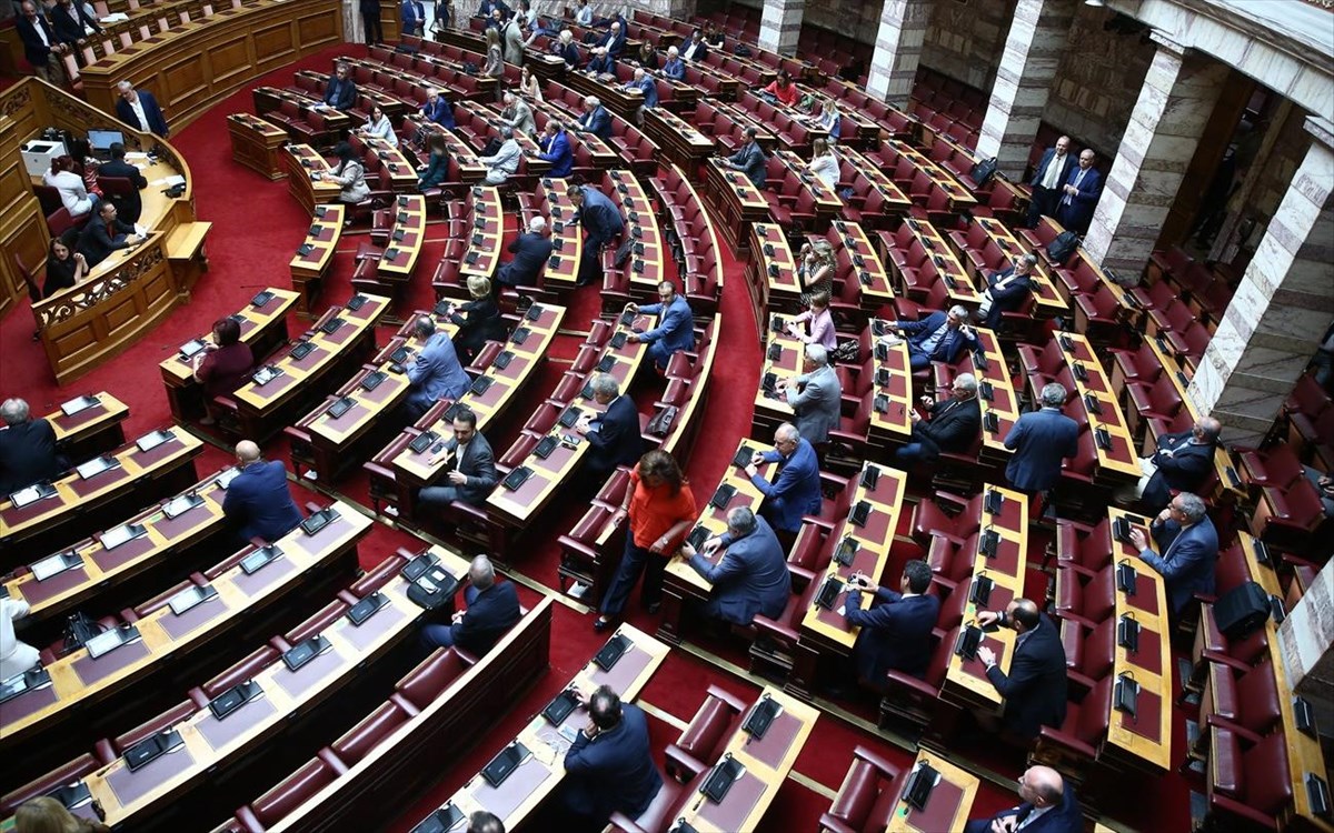 Αλλαγές στις δημόσιες συμβάσεις: Ψηφίστηκε επί της αρχής το σχέδιο νόμου