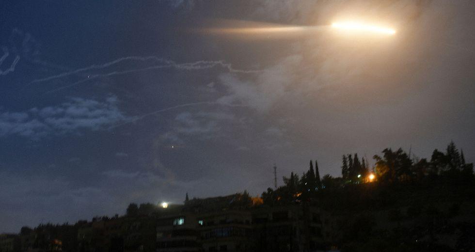 Η συριακή αντιαεροπορική άμυνα απέκρουσε ισραηλινή επίθεση στην Δαμασκό (βίντεο)