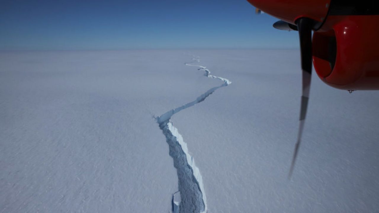 Ανταρκτική: Αποκολλήθηκε γιγάντιο παγόβουνο έκτασης 1.270 τετρ. χιλιομέτρων (βίντεο)
