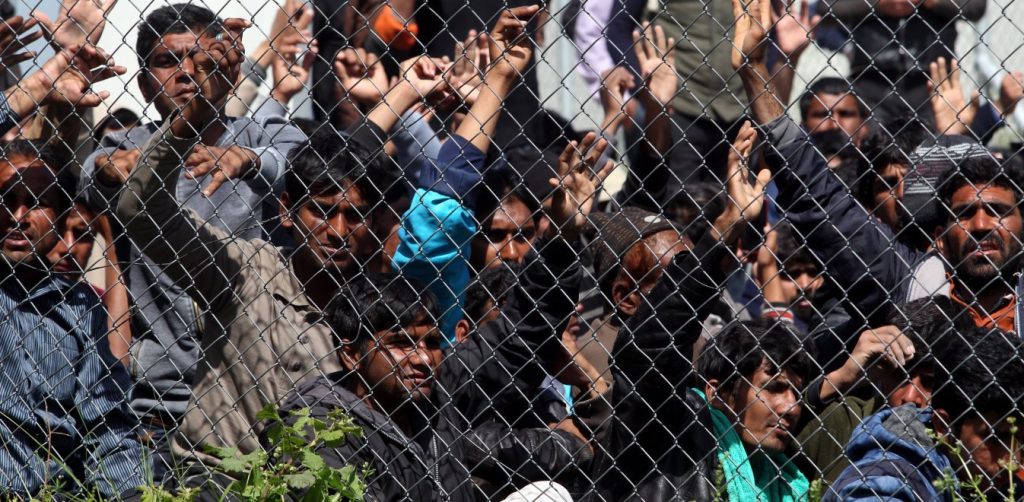 Ξέφυγαν οι παράνομοι μετανάστες στη Μυτιλήνη: Επιτέθηκαν σε αστυνομικούς που έκαναν έλεγχο στο Καρά Τεπέ