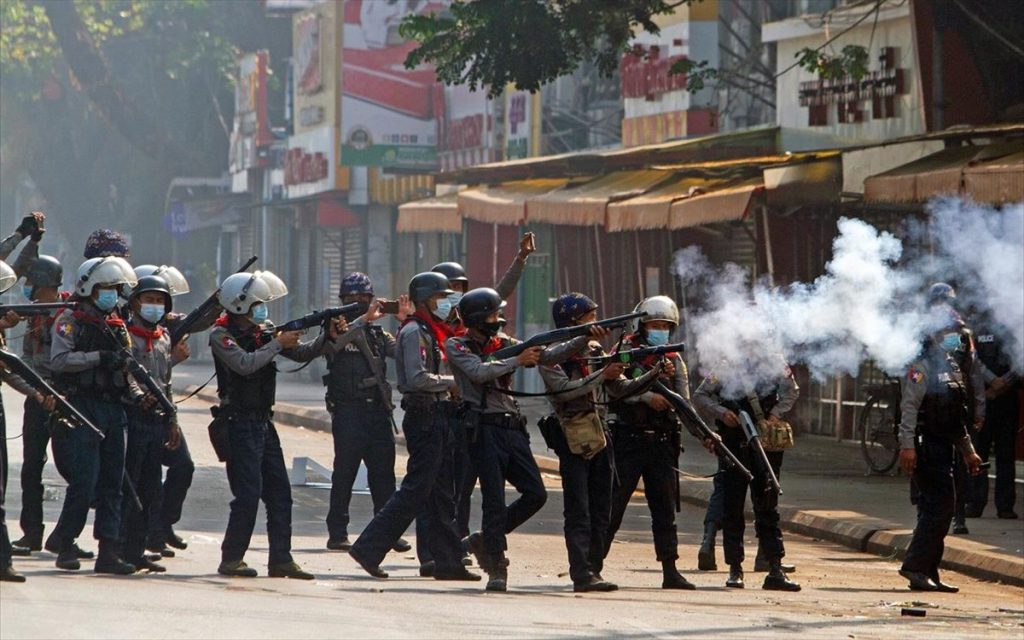 Οι ΗΠΑ καταδικάζουν την «απoτρόπαια βία» των δυνάμεων ασφαλείας της Μιανμάρ