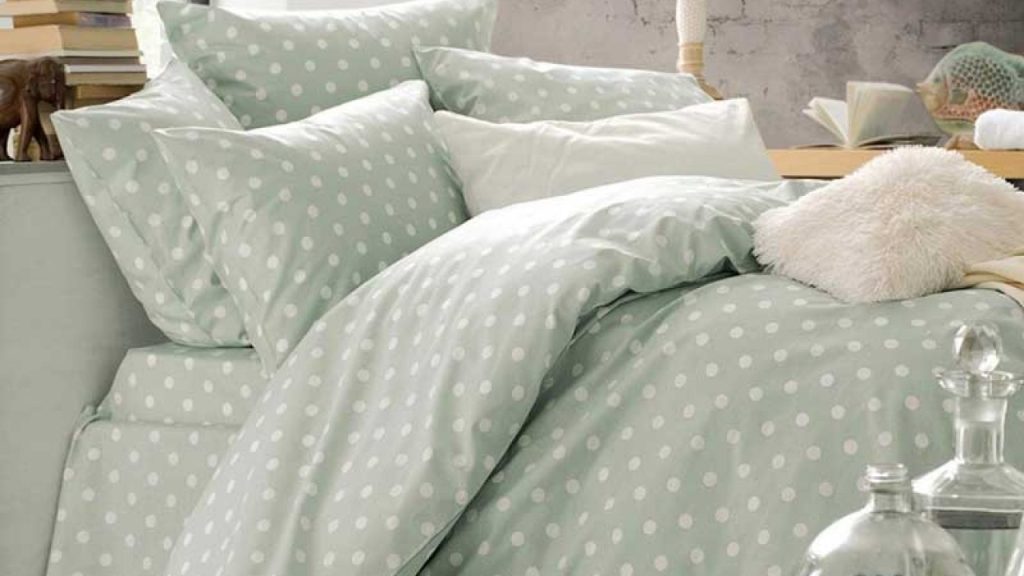 Αυτός είναι ο καλύτερος τρόπος για να πλύνετε στο σπίτι τις κουβέρτες