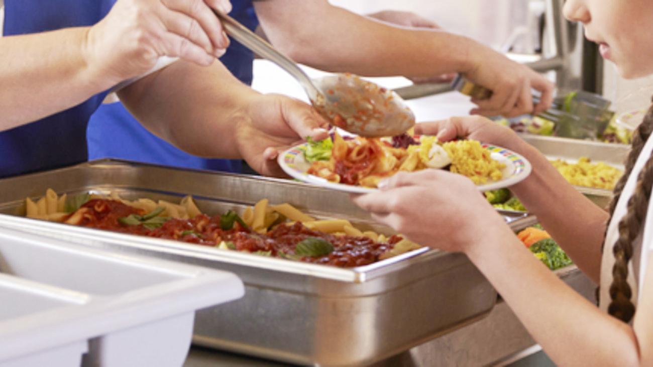 Διευκρινίσεις από τον ΟΠΕΚΑ για το πρόγραμμα διανομής σχολικών γευμάτων