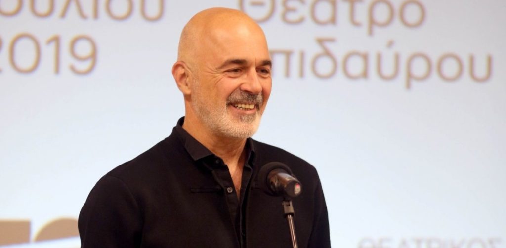 Θα ζητηθεί η παραίτηση του Στάθη Λιβαθινού από τη Δραματική Σχολή του Εθνικού Θεάτρου; – Νέες καταγγελίες φοιτητών