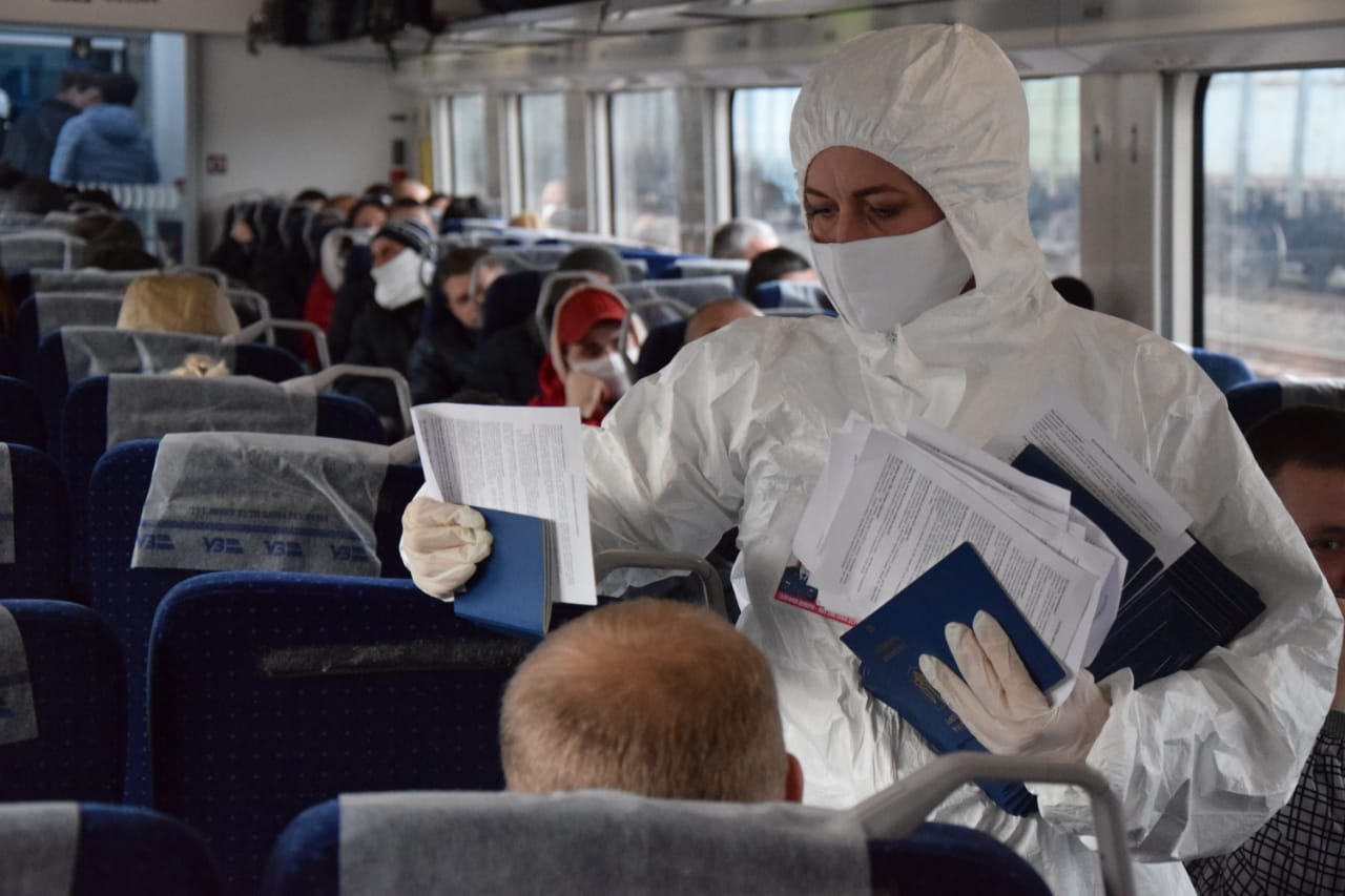Ουκρανία: Πετούν τα εμβόλια για τον COVID-19 στα… σκουπίδια: Κανείς δεν θέλει να εμβολιαστεί – Ούτε οι γιατροί!