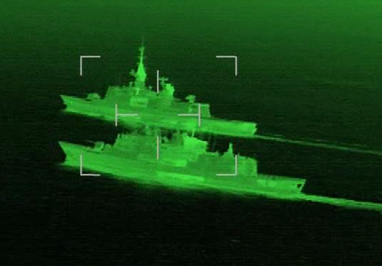 Στα στενά του Ορμούζ κυμάτισε την ελληνική σημαία η φρεγάτα «Ύδρα»