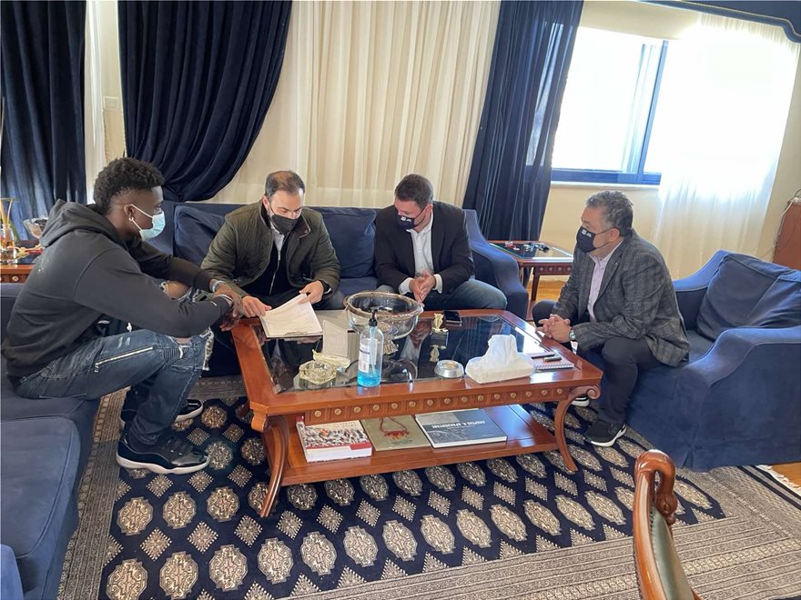 Ήρθε και η σειρά του 4ου αδελφού – Ο Αλέξανδρος Αντετοκούνμπο ζητά και αυτός την ελληνική ιθαγένεια