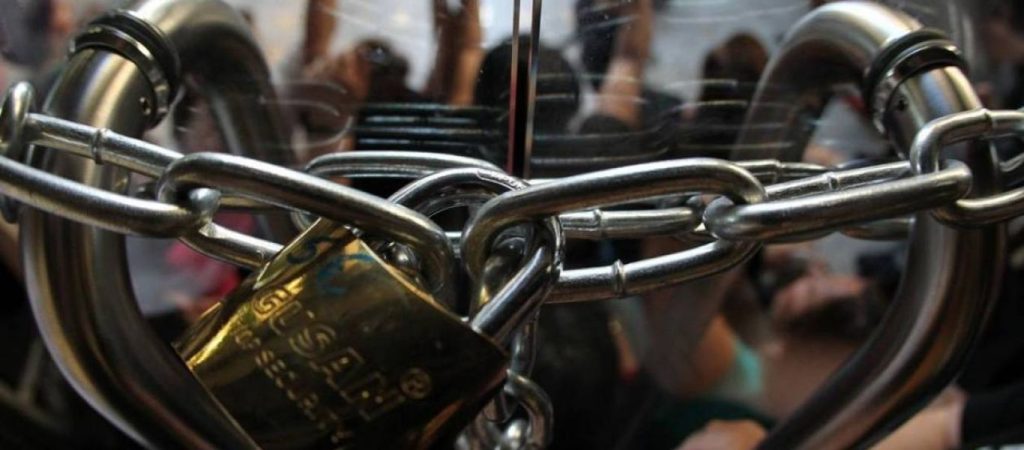 Η απόλυτη διάλυση της οικονομίας από τα lockdowns: 2 εκατ. εκτός εργασίας – Μπαίνουν «λουκέτα» στις μισές επιχειρήσεις