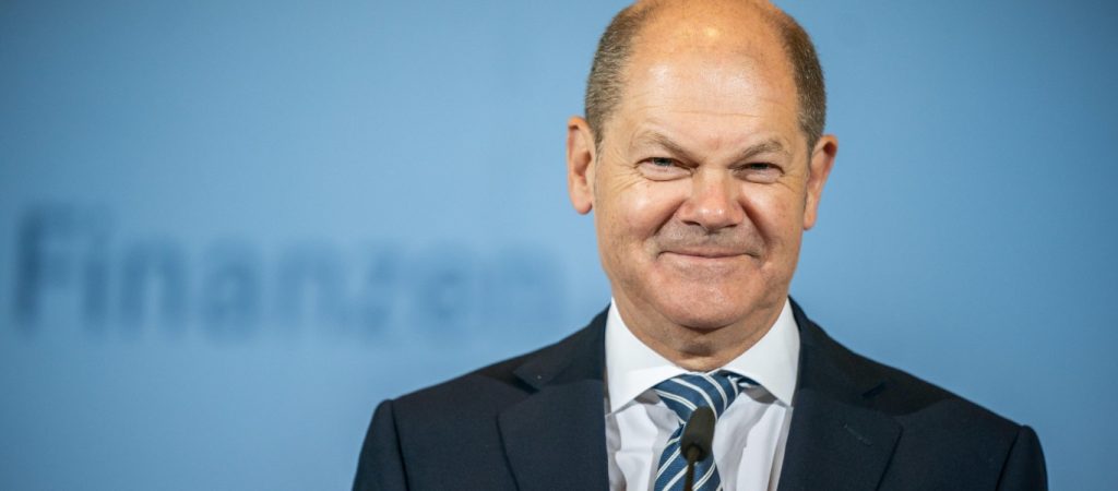 Ο.Σολτς: «Πιθανό το σενάριο για άρση των περιορισμών για τους εμβολιασμένους»