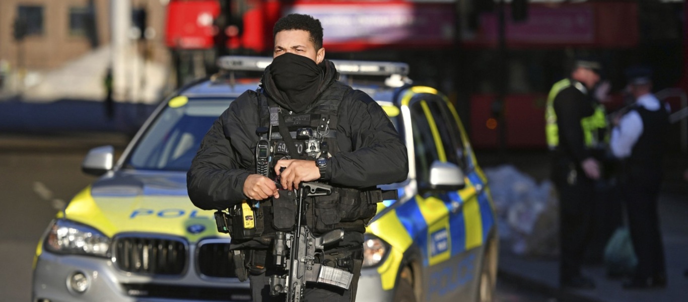 Βρετανία: Ανησυχητική αύξηση των συλλήψεων εφήβων για πράξεις τρομοκρατικής φύσης