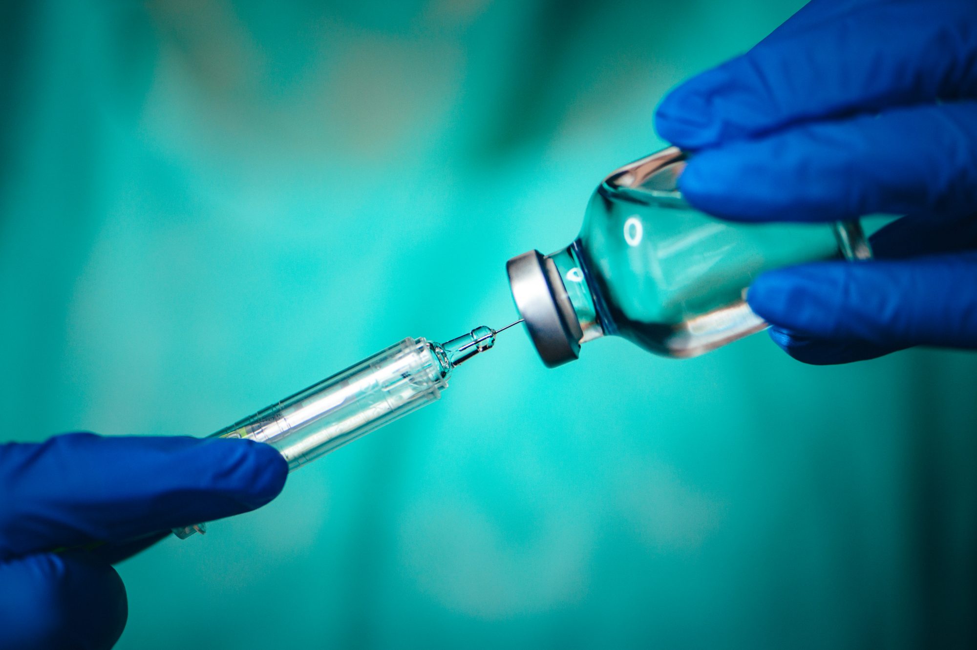 Εμβόλιο Johnson & Johnson: Τι είναι & σε τι διαφέρει από τα υπόλοιπα εγκεκριμένα εμβόλια;