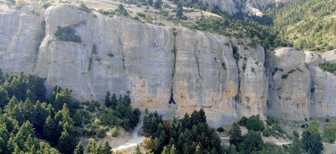 Μετασεισμός στην Ελασσόνα: Έπεσαν βράχοι στα Μετέωρα (φωτο)