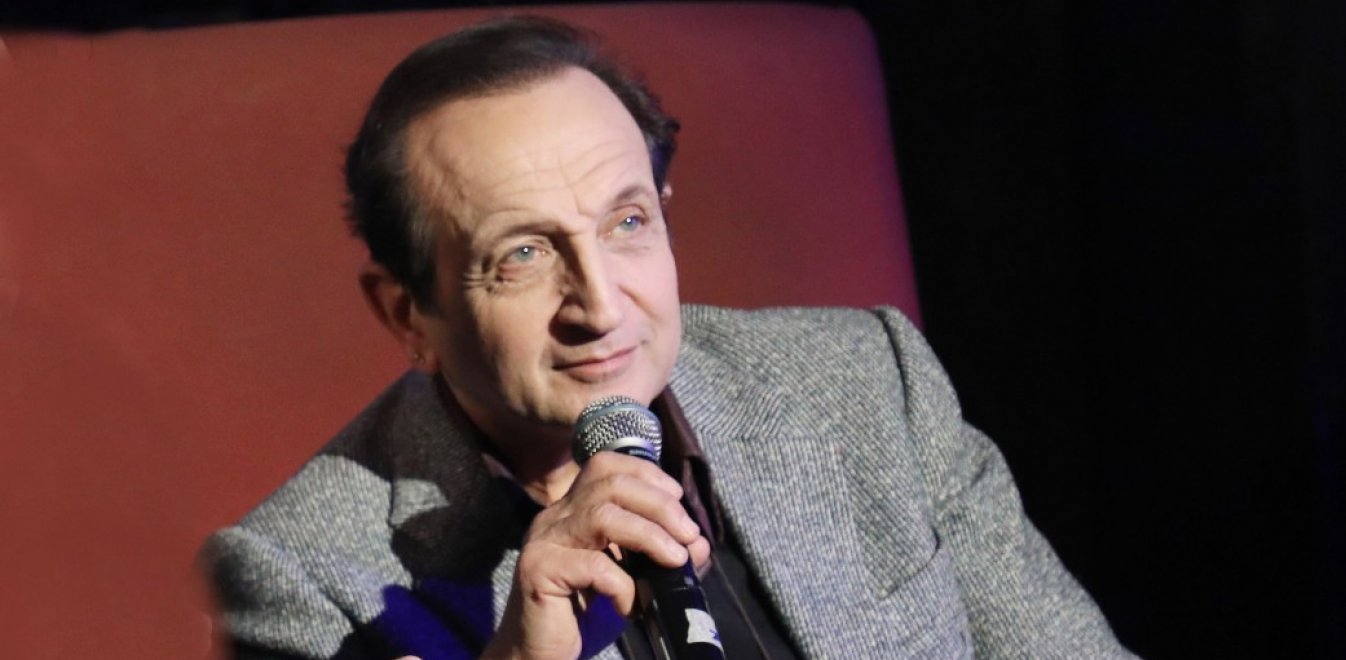 Σ.Μπιμπίλας: «Δεν χαρακτηρίζεται όλο το θέατρο από πέντε κακές συμπεριφορές – Δεν είμαι υπέρ του αποκεφαλισμού ανθρώπων»