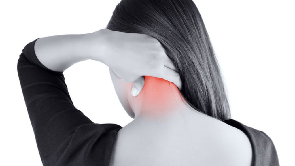 Πιάσιμο στο αυχένα: Δείτε τι πρέπει να κάνετε για να ανακουφιστείτε