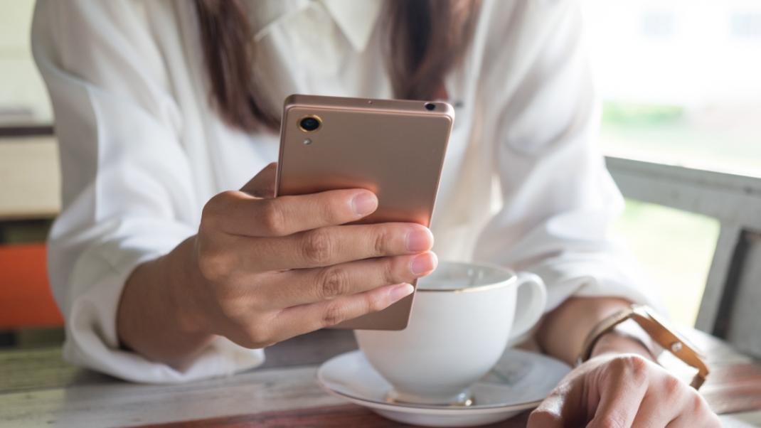 Έχετε άγχος κάθε φορά που μιλάτε στο τηλέφωνο; – Ο λόγος που το παθαίνετε και πως να το ξεπεράσετε