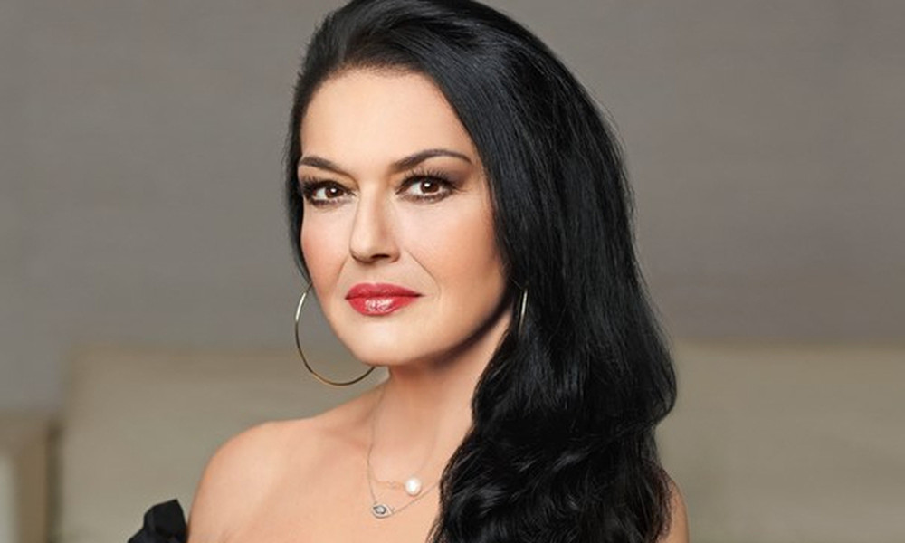 Η Ελένη Φιλίνη αποκαλύπτει: «Πήγα να αλλάξω ρούχα και μόλις βγήκα τον είδα ολόγυμνο μπροστά μου» (βίντεο)