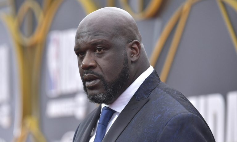 Ο Σακίλ Ο’Νιλ συμμετείχε σε αγώνα πάλης και «διαλύθηκε» – Έφυγε με ασθενοφόρο (βίντεο)