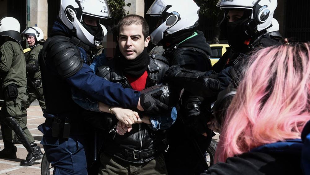 Ελεύθερος αφέθηκε ο γιος του Δ.Κουφοντίνα – Είχε προσαχθεί στο Σύνταγμα