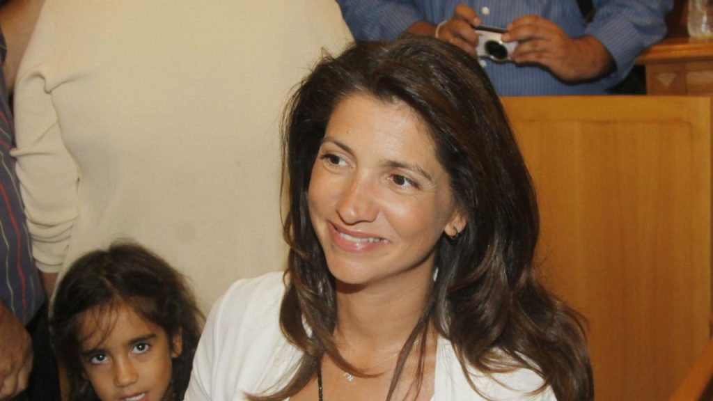 Η Αλεξία Μπακογιάννη έκανε «κορωνοπάρτι» την Τσικνοπέμπτη – Στη διαπασών η μουσική