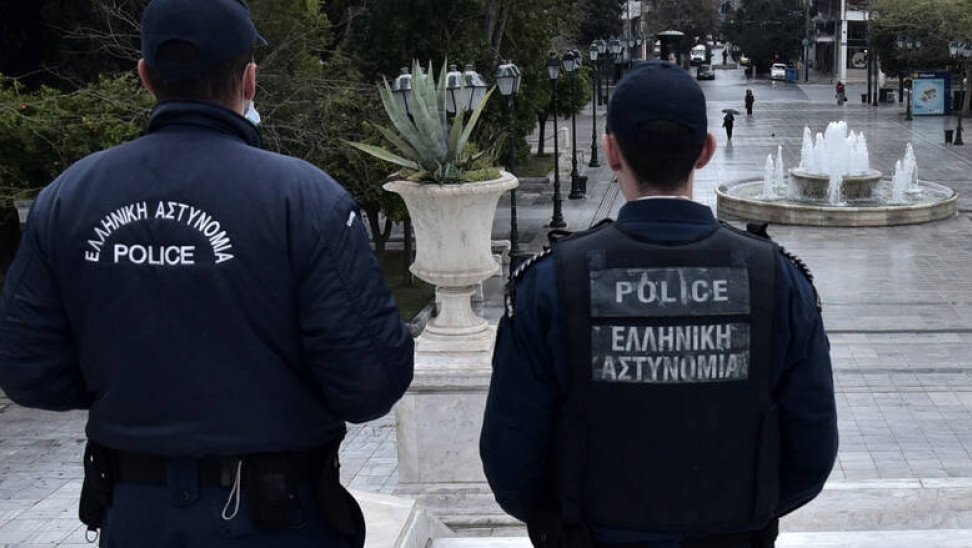 Αναλγησία: Δυνάμεις ασφαλείας έκοψαν πρόστιμο 5.000‎ € σε βιοπαλαιστή επειδή έψηνε σουβλάκια για να ζήσει!