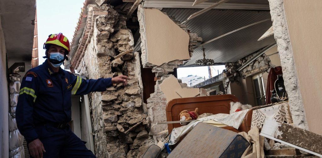 Εντατικοί έλεγχοι κτιρίων μετά τον σεισμό στην Ελασσόνα – Σε πλήρη εξέλιξη το φαινόμενο
