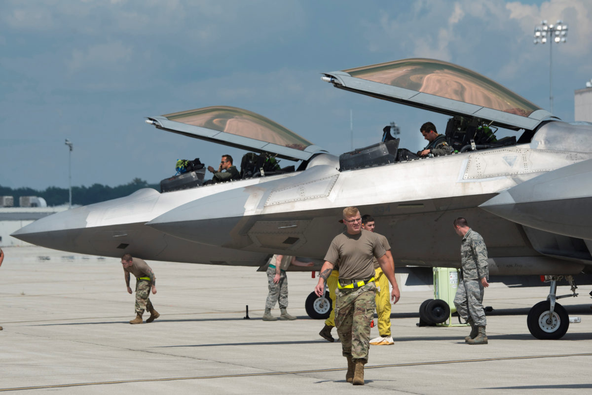 Το F-22 και οι μεγάλες του αδυναμίες – Όταν ο σχεδιασμός δεν προέβλεψε το μέλλον