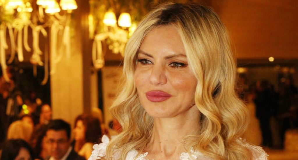 Τάρια Μπούρα: «Κόβει» την ανάσα το «καυτό» κορίτσι των 90’ς (φωτο)