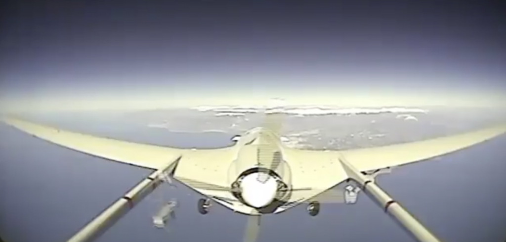 MAVİ VATAN-2021: Τουρκική επίδειξη προσβολής ναυτικού στόχου με χρήση MAM-L από TB-2 UCAV (βίντεο)