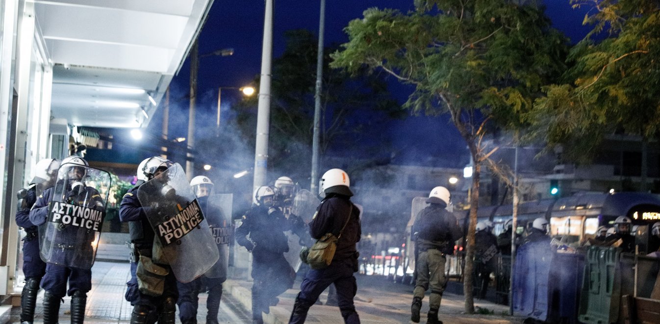 Βίντεο: Η εξέγερση της πλατείας – Πώς άναψε η σπίθα της αντίστασης στη Νέα Σμύρνη
