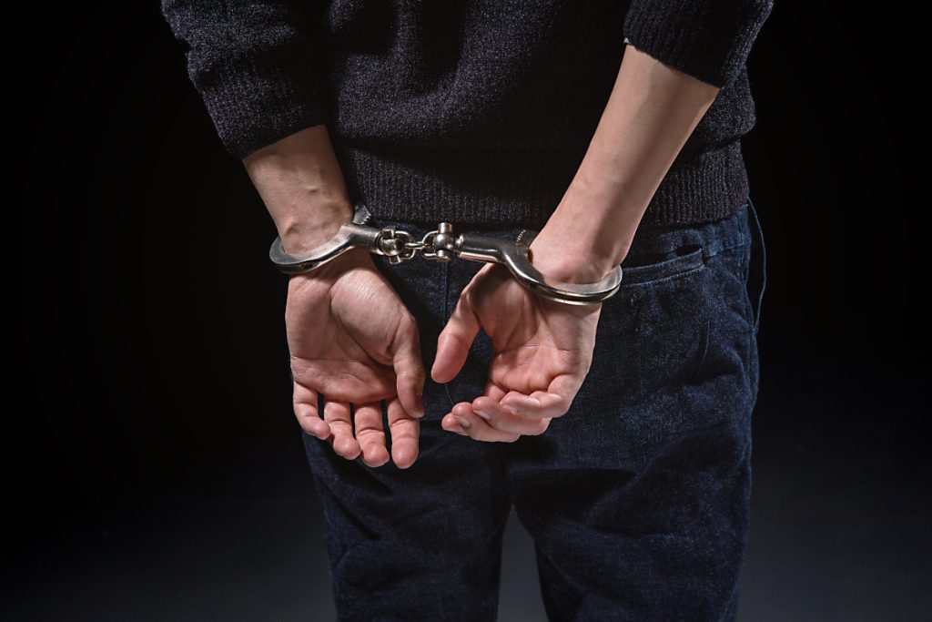 Συνελήφθη φυγόποινος με τρεις καταδίκες στον Πύργο – Εγκλείστηκε σε σωφρονιστικό κατάστημα