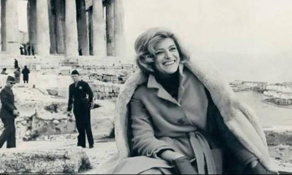 Σπάνιο υλικό: Η Μελίνα Μερκούρη ποζάρει αγκαλιά με τη μητέρα της Ειρήνη Λάππα (φώτο)