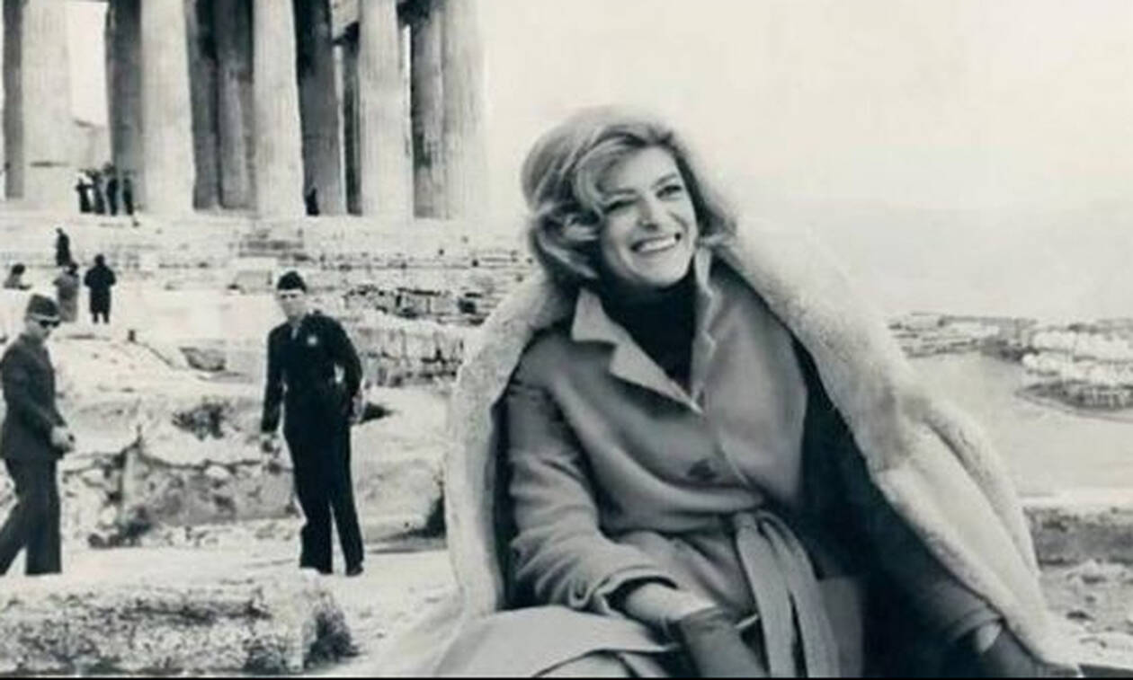 Σπάνιο υλικό: Η Μελίνα Μερκούρη ποζάρει αγκαλιά με τη μητέρα της Ειρήνη Λάππα (φώτο)