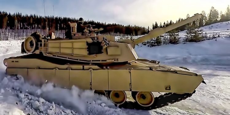 Εκπληκτικά πλάνα: Abrams και Leopard κάνουν «drift» στον πάγο (βίντεο)