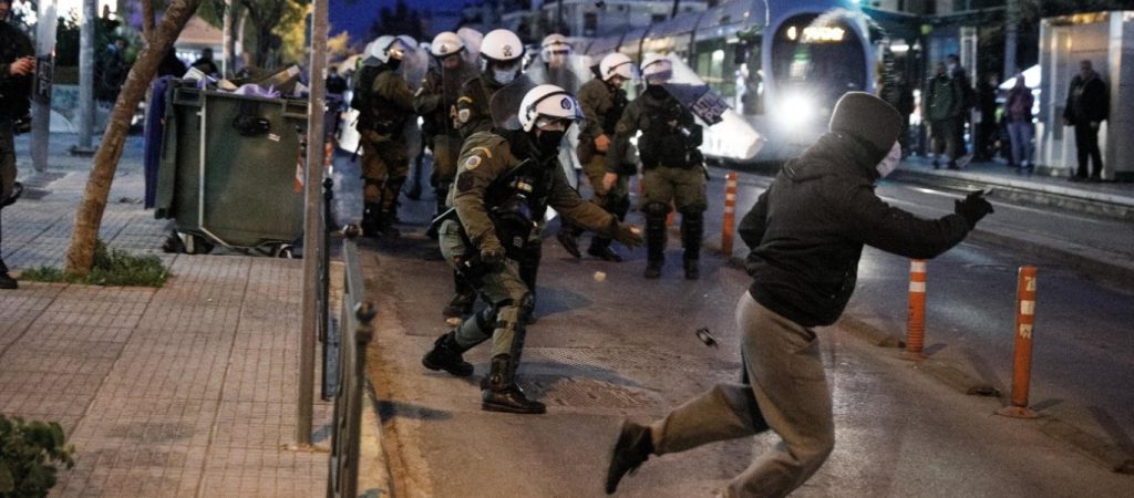 ΔΣΑ: Καταδικάζει τα φαινόμενα αστυνομικής βίας στη Νέα Σμύρνη