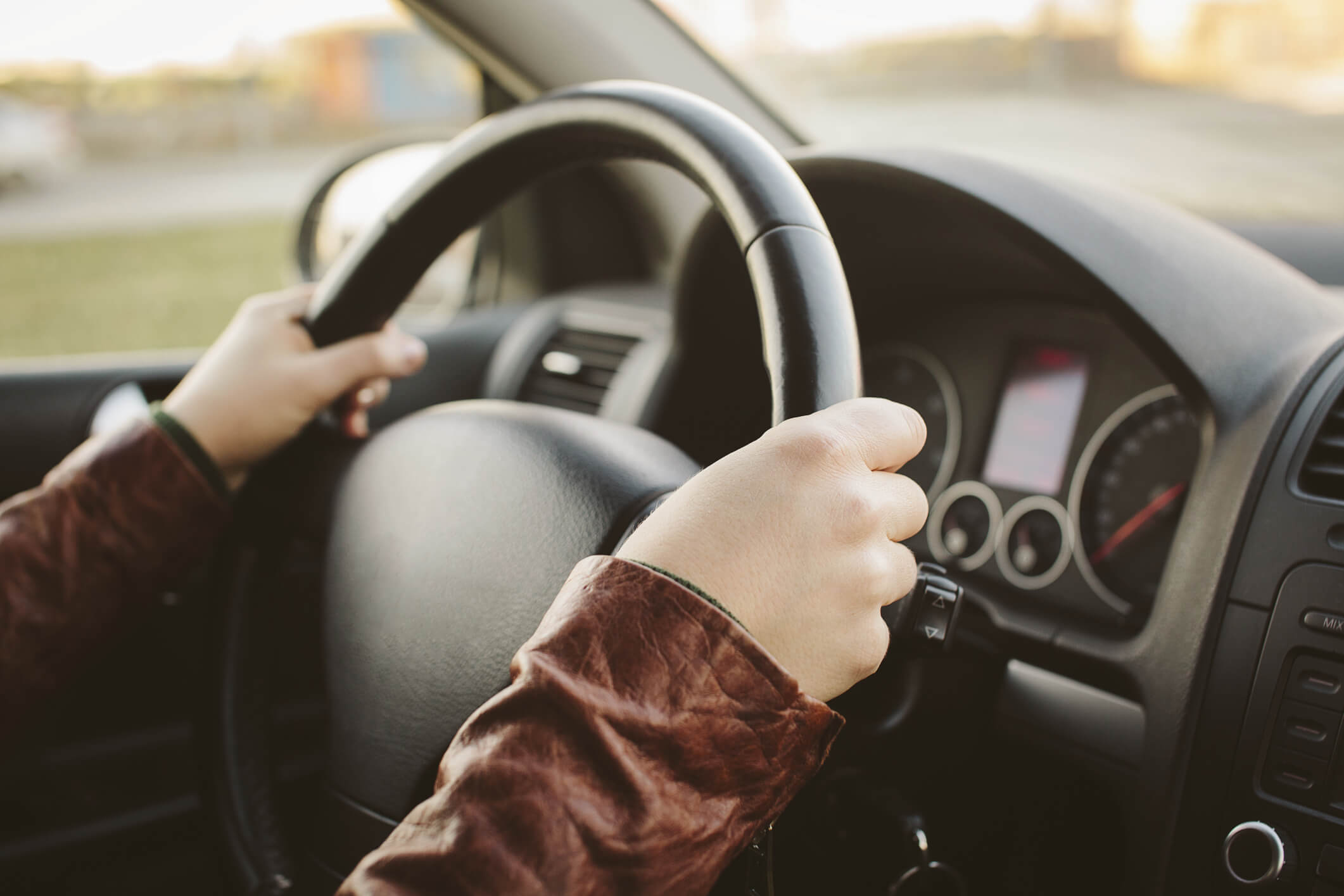 Η κακή συνήθεια με την «νεκρά» που κάνουν πολλοί στο αυτοκίνητο – Γιατί πρέπει να τη σταματήσετε