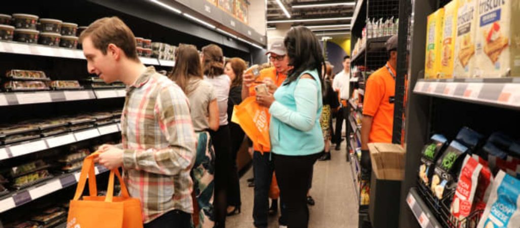 ΗΠΑ: Επική «μονομαχία» ανάμεσα σε γυναίκες για μία θέση σε ουρά καταστήματος (βίντεο)