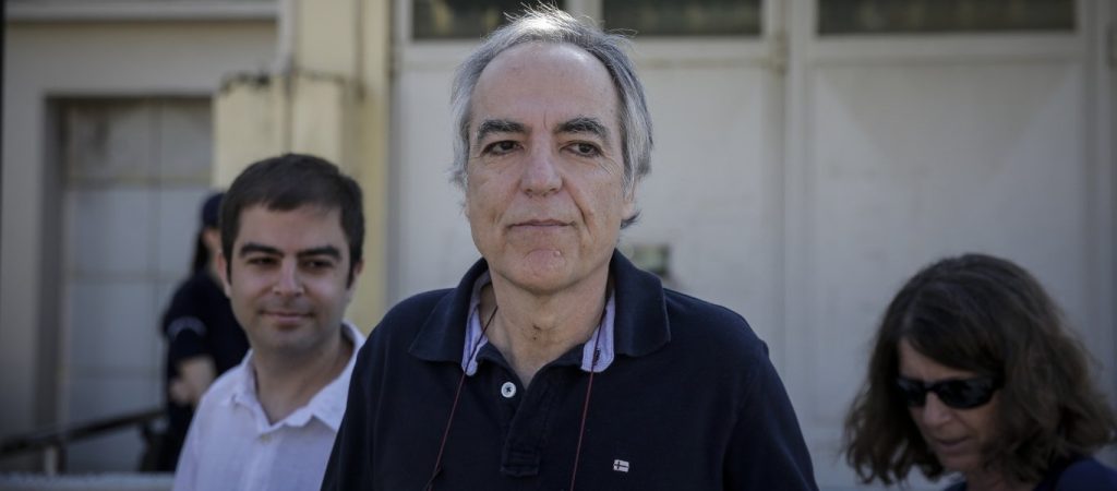 Υπόθεση Δ.Κουφοντίνα: Ομάδα 20 ατόμων κατευθύνθηκε με πανό & συνθήματα προς την αμερικανική πρεσβεία