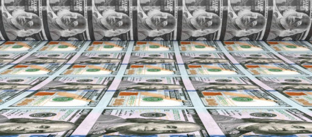 Τυπώνουν  άφθονο χρήμα στις ΗΠΑ: Το Κογκρέσο ενέκρινε το οικονομικό πακέτο ύψους 1,9 τρισ.$