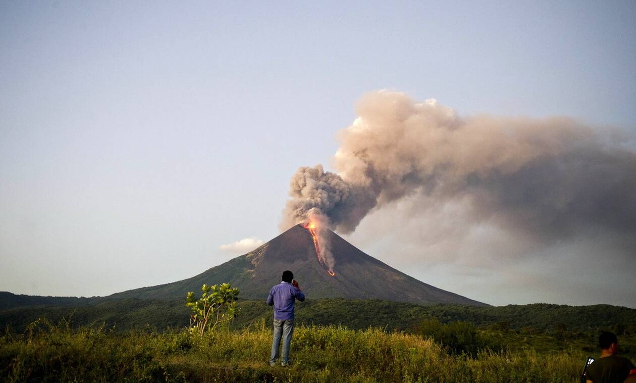 Νικαράγουα: Συνεχόμενες εκρήξεις στο ηφαίστειο Σαν Κριστόμπαλ (βίντεο)