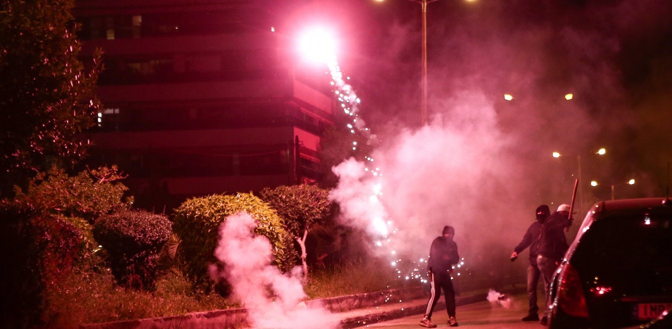 Νέο σκηνικό βίας στη Νίκαια: Συγκρούσεις μεταξύ διαδηλωτών & δυνάμεων ασφαλείας