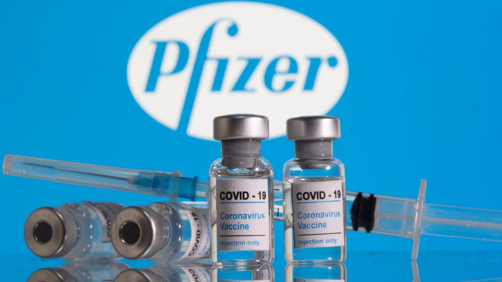 Η Κομισιόν συμφώνησε με τις BioNTech/Pfizer για την επιπλέον προμήθεια 4 εκατ. δόσεων του εμβολίου