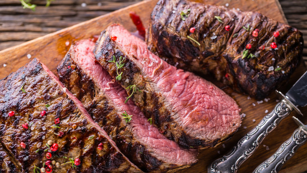 Άψητο κρέας ή medium – rare: Eγκυμονεί μεγάλο κίνδυνο για το έντερο – Τι πρέπει να ξέρετε