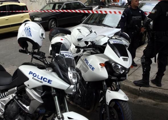 Άνδρες της ΔΙΑΣ έξω από το 401 όπου νοσηλεύεται ο τραυματίας αστυνομικός – Έστειλαν μήνυμα συμπαράστασης (βίντεο)
