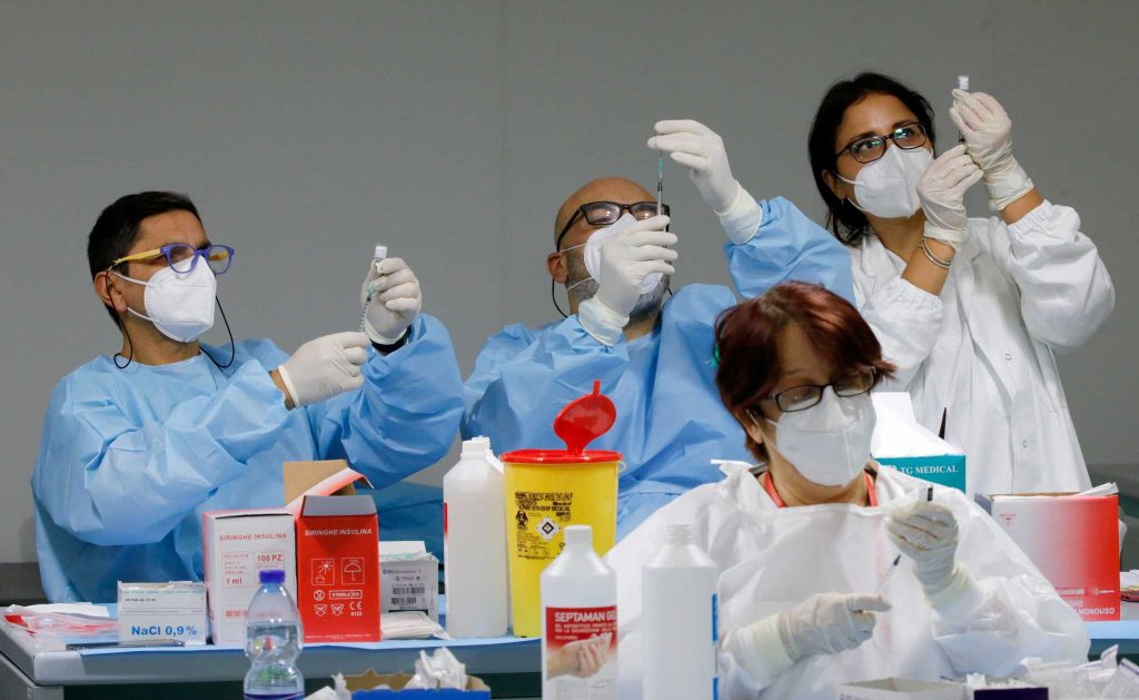 Ιταλία: Αποσύρθηκε παρτίδα εμβολίων μετά από θάνατο – Υποψίες ότι δεν συντηρήθηκαν καλά